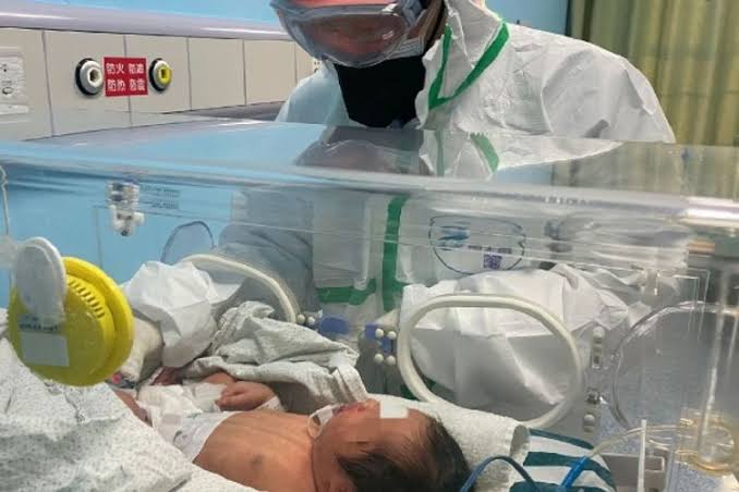 Dipeluk Teman Orangtuanya, Bayi 40 Hari Jadi Pasien Virus Corona